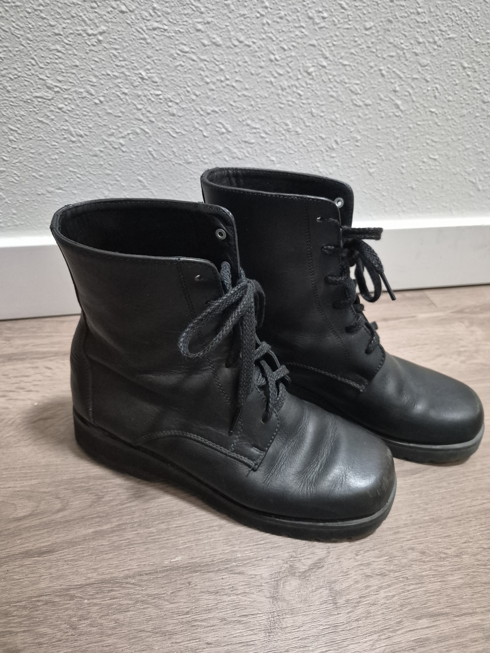L.L. Bean Black Leather Boots. Great Quality. Womens Size 8